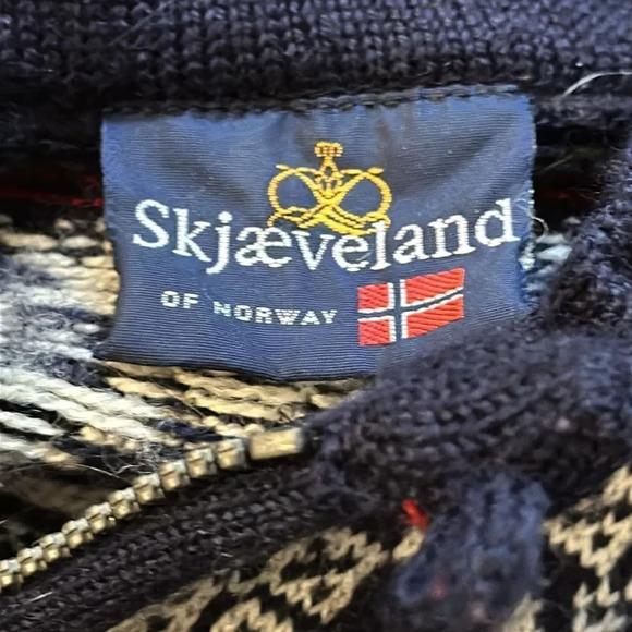 Skjaeveland of Norway wool sweater sz M navy red green white Nordic holiday - Picture 6 of 6